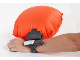 kingii-a-wristband-emergency-flotation-device-9656.jpg