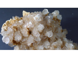 Dolomit,_Rumunia;_pseudomorfoza_po_kalcycie.jpg