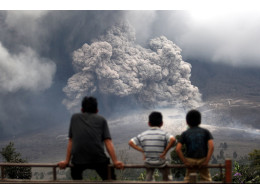956_Volcano_Sinabung_erupt_Indonesia (1).jpg
