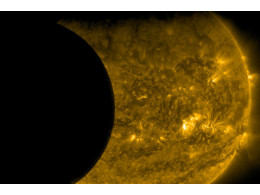 936851_2_Moon and earth_standard.jpg