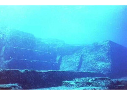 yonaguni-la-piramide-sommersa-2.jpg