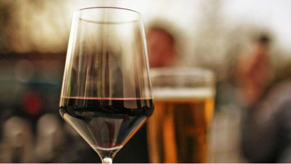 151027132255_wine_beer_alcohol_624x351_istock_nocredit